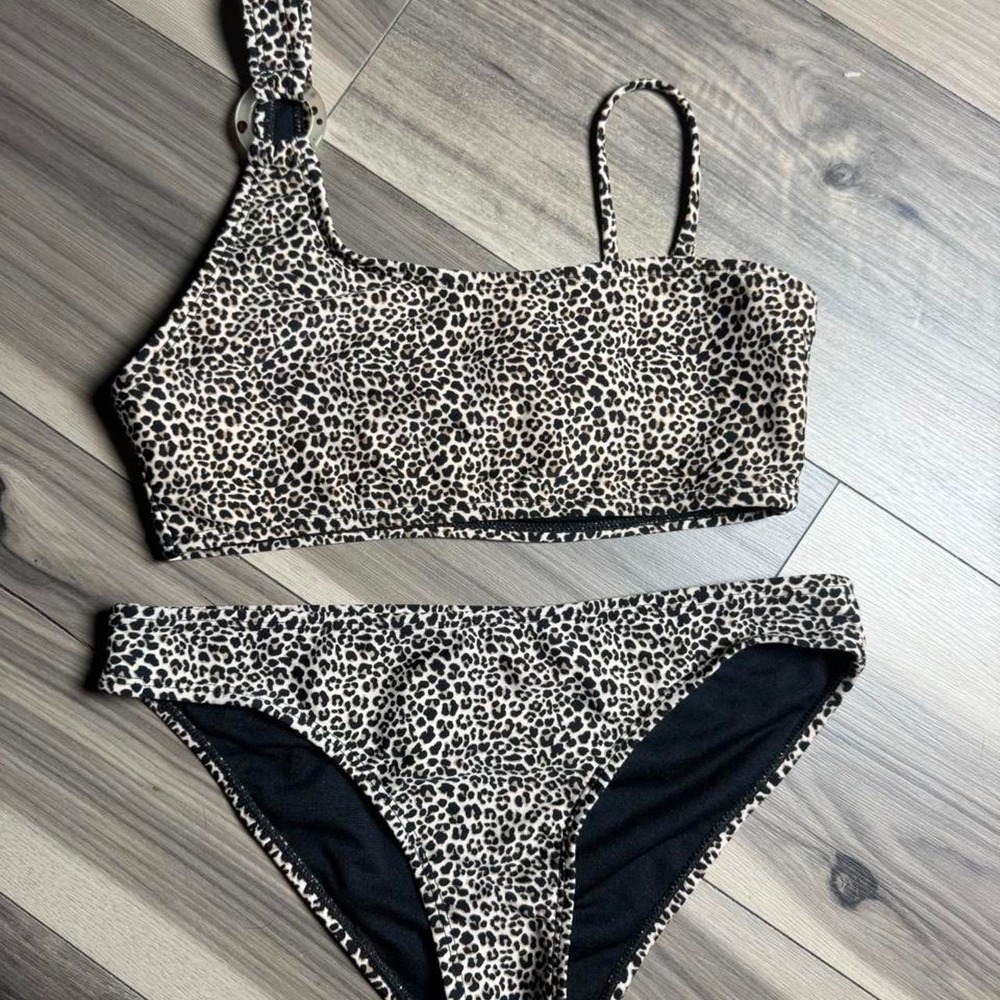 Cabana Del Sol leopard print bikini set in size S.